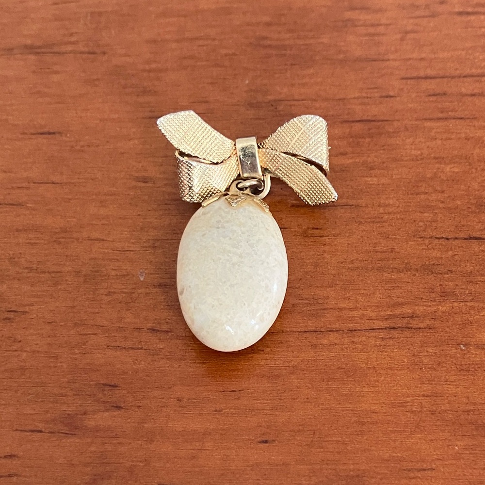 Vintage Costume Jewelry Brooch Pin